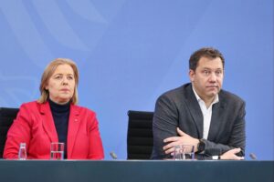 Kritik an SPD-Führung: Rücktrittsforderungen für Lars Klingbeil und Bärbel Bas nach Wahlschlappe.