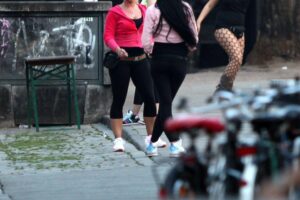 Frauen im Fokus: Forderung nach Sexkaufverbot zum Internationalen Frauentag, Unterstützung für Prostituierte.
