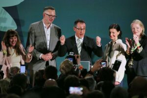 Cem Özdemir feiert Wahlerfolg; Gazi Freitag äußert Optimismus für Grüne in Schleswig-Holstein.