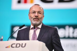 Manfred Weber und Alexander Schweitzer im politischen Konflikt um Europaparlament-Absprachen.