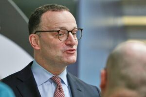 Jens Spahn fordert Konsequenzen nach Chatgruppenberichten zu rechten Parteien im Europaparlament.