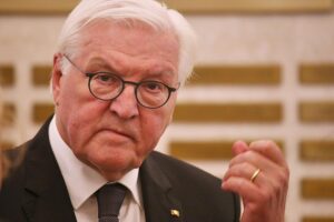 Bundespräsident Steinmeier spricht über den Schutz der Demokratie und historischen nationales Bewusstsein.