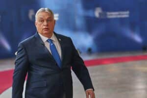 Trump empfiehlt Orbán zur Wahl, betont enge Zusammenarbeit zwischen Ungarn und USA.