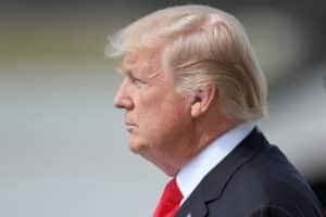 Trump, Gespräche, Iran, diplomatische Lösung, Nahost-Konflikt, Sicherheitsinteressen, Frieden, USA, Militär, Zusammenarbeit.