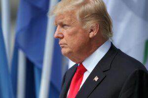 Donald Trump spricht über Kriegsende im Nahen Osten und droht dem Iran mit Konsequenzen.