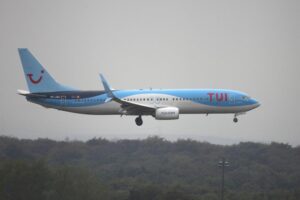 TUI-Chef kündigt Rückholaktionen für deutsche Urlauber im Nahen Osten an.