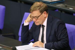 Johann Wadephul betont Deutschlands Unterstützung für die Ukraine beim Ostseeratstreffen in Warschau.
