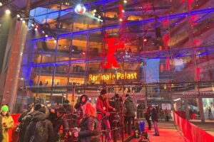 Kulturstaatsminister Weimer diskutiert Berlinale-Umstrukturierungen nach anti-israelischen Protesten und aktivistischen Übergriffen.
