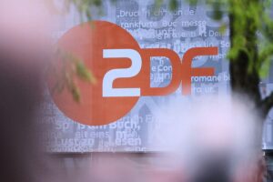 ZDF-Mitarbeiter diskutieren über interne Krisissitzung, viele unterstützen den Kommentar gegen den anonymen Informanten.