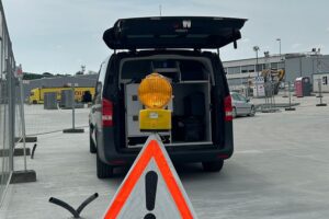 Zollbus bei Kontrolle: Aufdeckung von Schwarzarbeit und milliardenschaden für Sozialversicherungen.