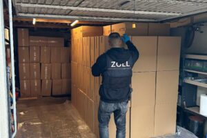 Zigaretten, Durchsuchungen, Zollbeamte: illegaler Handel in Bremen aufgedeckt.