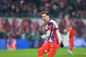Bayern München jubelt nach einem 5:0-Sieg gegen St. Pauli im Millerntor-Stadion.