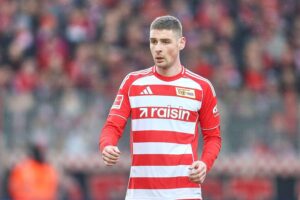 Fußballspiel zwischen Union Berlin und FC St. Pauli, Ergebnis 1:1, spannende Momente.