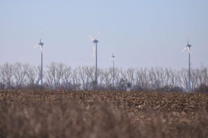 Windräder in Thüringen symbolisieren den Rückgang erneuerbarer Energien und steigenden Strombedarf.