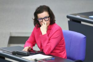 Dorothee Bär bei einer Pressekonferenz zur Fusionsforschung und KI-Gigafactory in Deutschland.