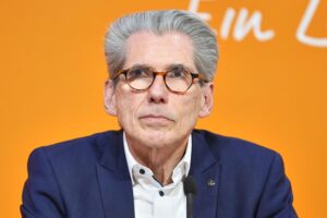 Andreas Storm kritisiert Pflegereform, die Heimentgelte und soziale Sicherheit gefährdet.