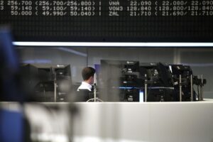Dax zeigt leichtes Plus, positive Marktentwicklung trotz vorsichtiger Anleger, Börsenausblick.