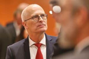 Peter Tschentscher fordert Sonderkonferenz zur Energiekostenkrise und notwendigen Maßnahmen in Deutschland.