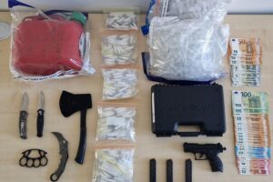 Kokain, Amphetamin, Geld und Waffen: Beweismittel im Kampf gegen Drogenhandel in Papenburg.