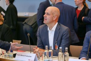 Marcel Fratzscher warnt Unternehmen vor der AfD und betont demokratische Werte im Geschäftsleben.