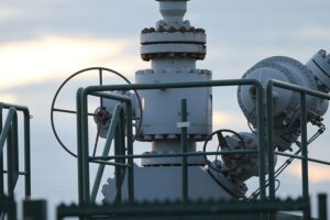Gasspeicher mit Pipelines, unter Druck stehende Märkte und internationale Kooperation für Erdgasversorgung.