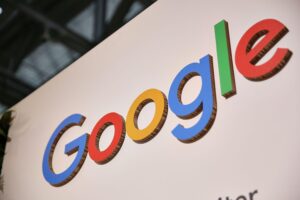 EU-Kommission verzögert erste Strafe gegen Google unter Digital Markets Act.