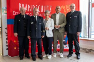 Innenminister Poseck und Bürgermeisterin Klein bei Veranstaltung zur Brandschutzerziehung in Bensheim.