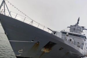 Deutsches Minenjagdboot im Mittelmeer zur Unterstützung internationaler Marinemission gegen Seeminen.