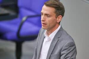 Andreas Audretsch kritisiert Bundesregierung für unzureichende Maßnahmen gegen hohe Energiepreise.