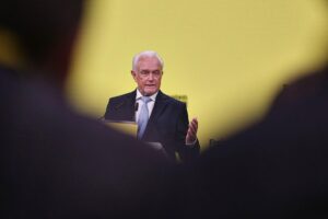 Wolfgang Kubicki erhält Unterstützung im FDP-Chefkampf, unterstützt von Parteikollegen und -vorständen.
