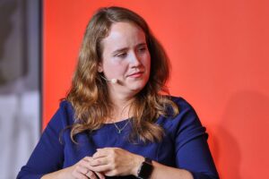 Ricarda Lang spricht über digitale Gewalt und die Forderung nach Schutzmaßnahmen gegen Deepfakes.