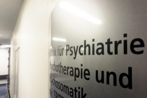Psychiatrische Klinik mit Kindern: Behandlung von psychischen Erkrankungen und Verhaltensstörungen.