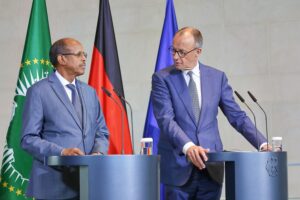 Friedrich Merz und Mahamud Ali Jussuf diskutieren über Freihandel und internationale Zusammenarbeit in Berlin.