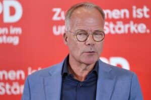 Matthias Miersch spricht zur Geschlossenheit der SPD und betont soziale Gerechtigkeit.