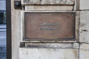 Landgericht München I: Urteil über psychiatrische Unterbringung nach Messerangriff auf Mitbewohner.