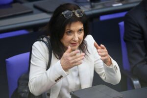 Katherina Reiche im Fokus: Auslagerung von Ministeriumsaufgaben an externe Berater für zwei Millionen Euro.