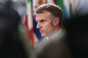 Norbert Röttgen äußert Kritik an Macron zu Iran und Straße von Hormus.