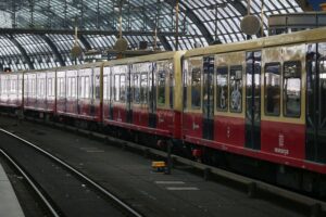S-Bahn-Bauarbeiten in Berlin: Unterbrechungen und Umleitungen im Südosten und Westen angekündigt.