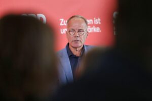 Matthias Miersch spricht über wirtschaftliche Herausforderungen und mögliche Schuldenaufnahme in Berlin.