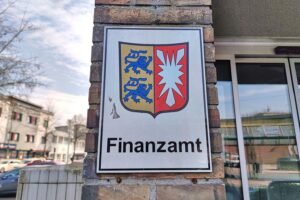 Bundesfinanzminister Klingbeil diskutiert Reform des Ehegattensplittings; Teilzeitfalle und Geschlechtergerechtigkeit im Fokus.