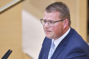 Holger Grießhammer kritisiert Bayerische Staatsregierung für Haushaltsentscheidungen, die Bürger und Familien belasten.