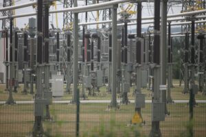 Umspannwerk symbolisiert Energie-Zukunft in Schleswig-Holstein nach Northvolt-Entwicklung.
