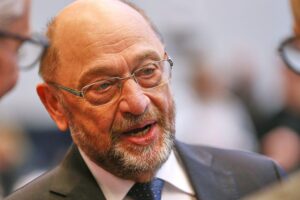 Martin Schulz diskutiert Ungarns Wahlen und Orbáns mögliche Niederlage in einem Podcast.