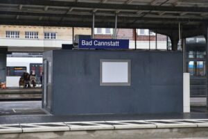 Bahnhof Bad Cannstatt: Polizei sucht Zeugen nach sexueller Belästigung in Stadtbahn.