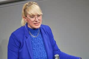Luise Amtsberg spricht auf der Sudan-Konferenz in Berlin über Frieden und humanitäre Hilfe.