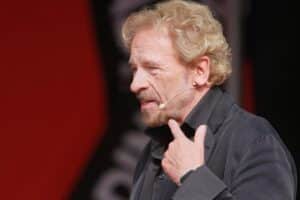 Thomas Gottschalk: Gesundheitsbedingte Absage zum "Goldenen Ochsensepp" – Comeback verschoben.