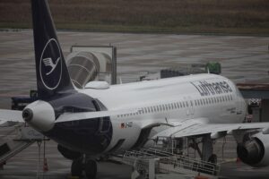 Lufthansa-Maschine vor Streikankündigung, betroffen sind zahlreiche Abflüge in Deutschland.