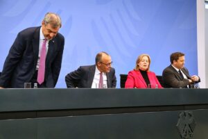 Pressekonferenz zu steuerfreier Prämie und Energiesteuersenkung mit Kritik von Verdi und Verbraucherzentrale.