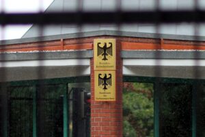 Politiker und Parteienwarnung vor Phishing-Angriffen auf Signal-Nutzer; digitale Sicherheit ist bedroht.