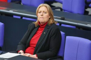 Bärbel Bas diskutiert Reformen mit Arbeitgebern und Gewerkschaften vor dem Koalitionsausschuss.